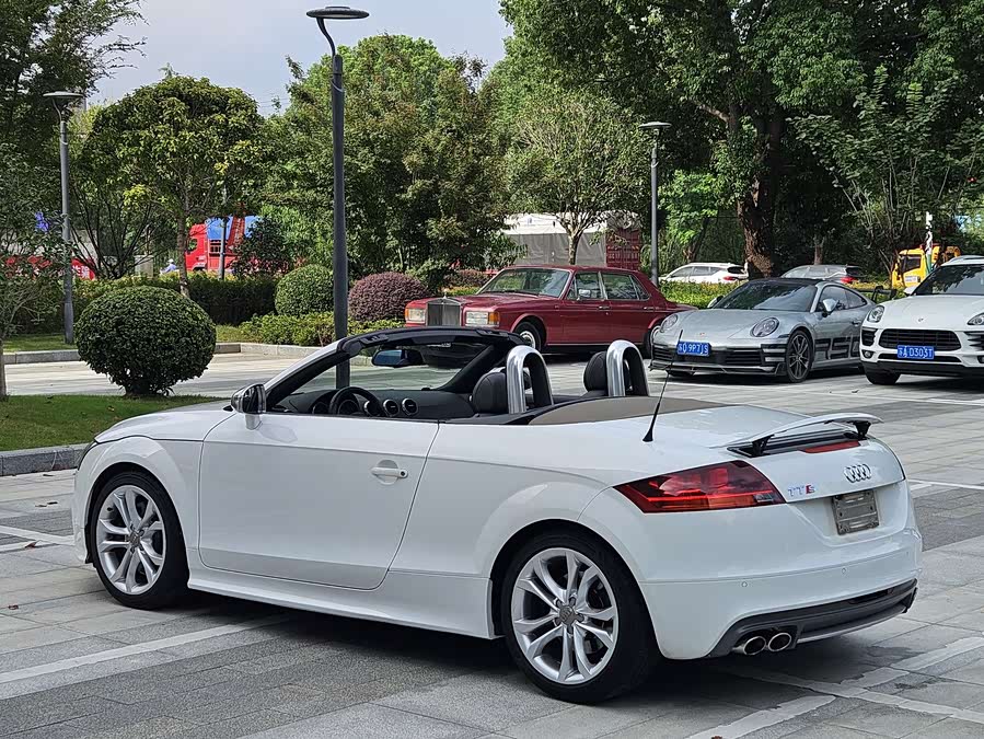 Audi TTS 2012 car image #5