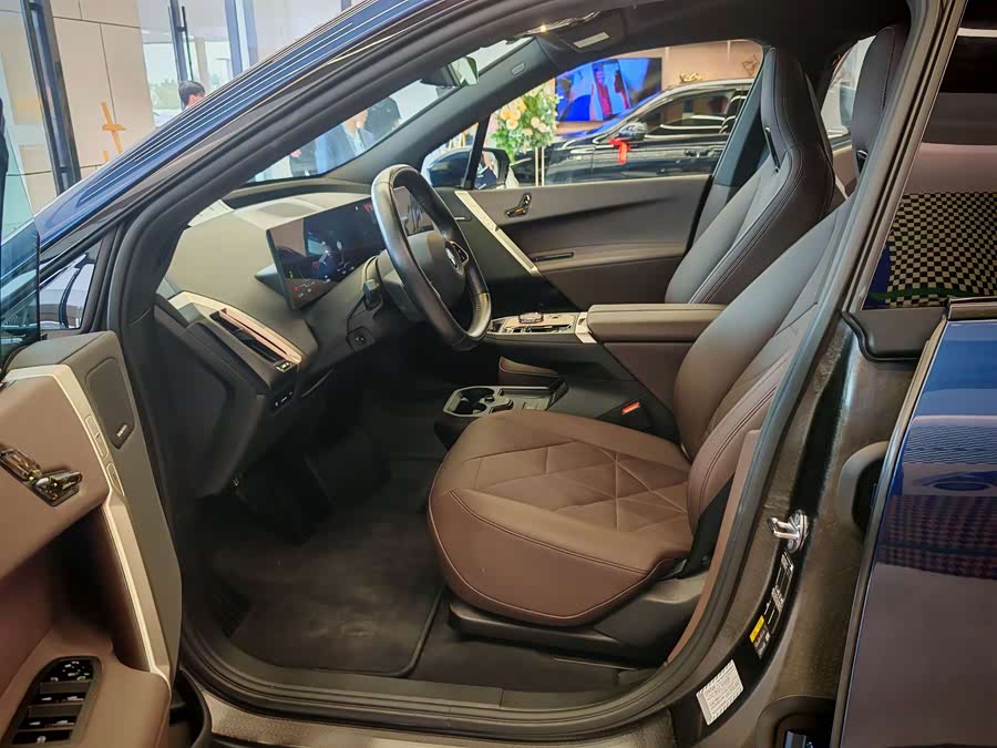 BMW iX 2023 car image #5