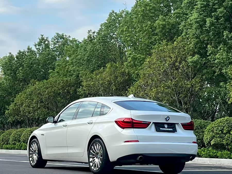 BMW 5 Series GT 2017 immagine di auto #5