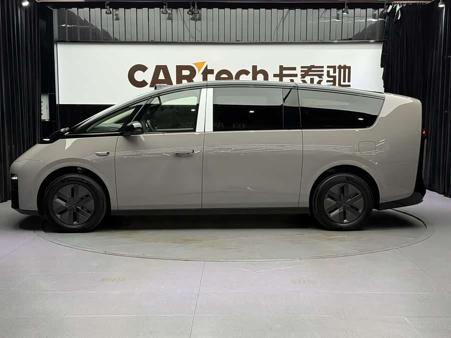 理想汽车 理想MEGA 2024 汽车图片 #5