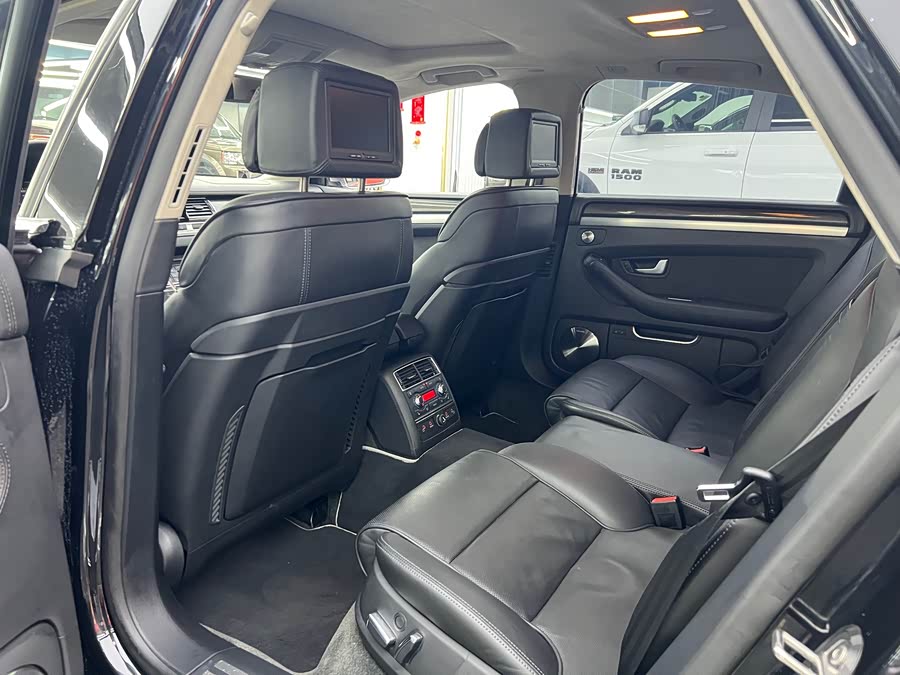 Audi S8 2008 car image #5