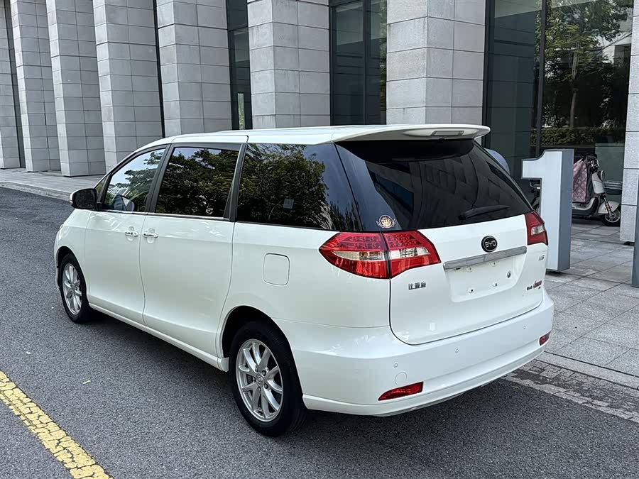 BYD M6 2016 صورة سيارة #5