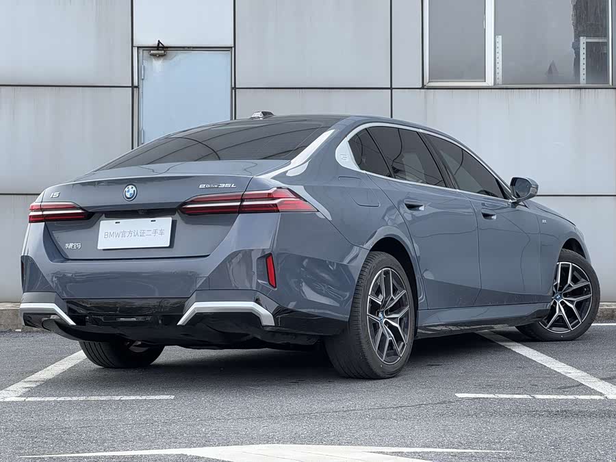 BMW i5 2024 immagine di auto #5