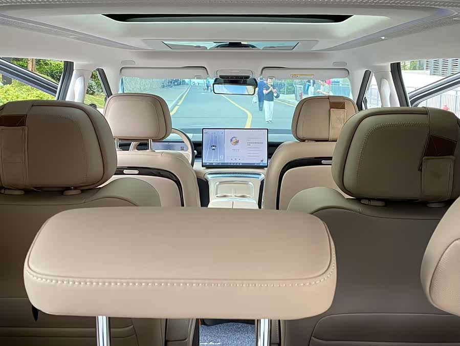 Xpeng X9 2024 immagine di auto #5