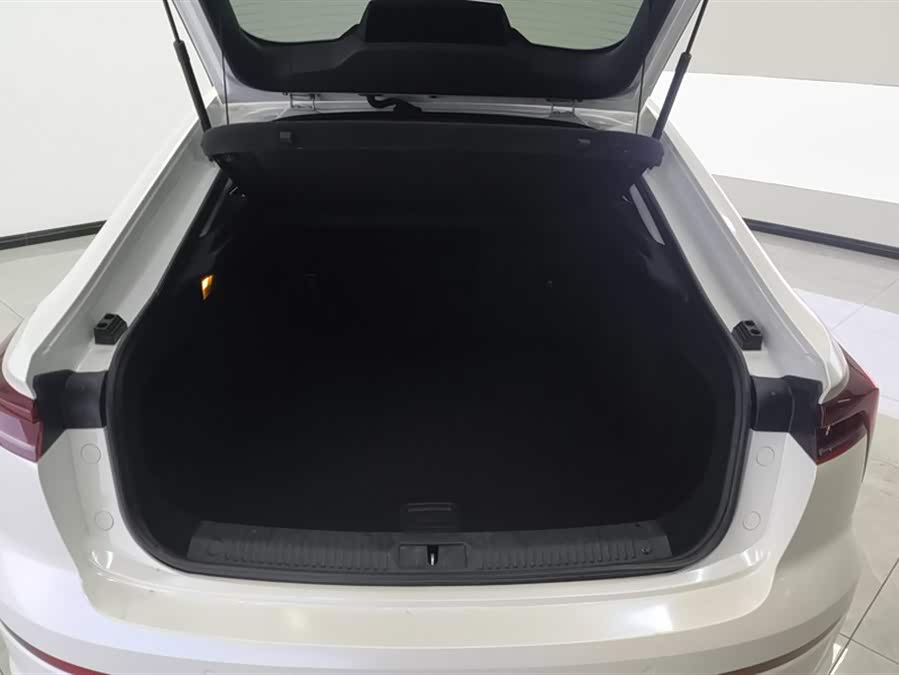 2022 car image #5