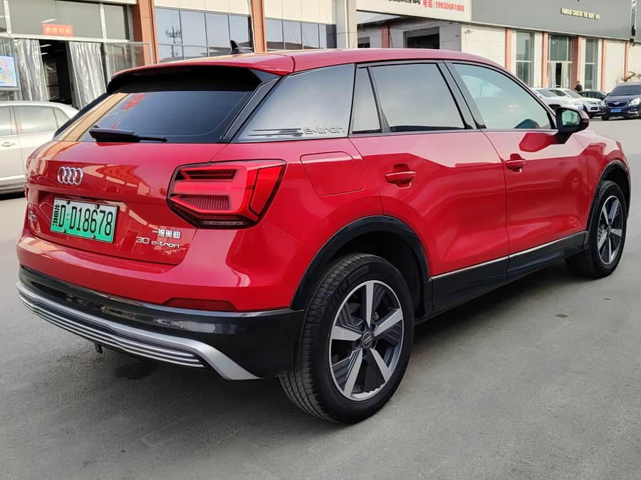 Audi Q2L e-tron 2019 imagen de coche #5