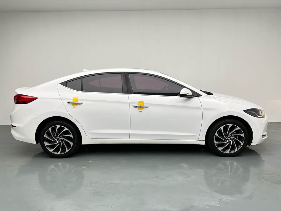 Hyundai C3R 2020 car image #5
