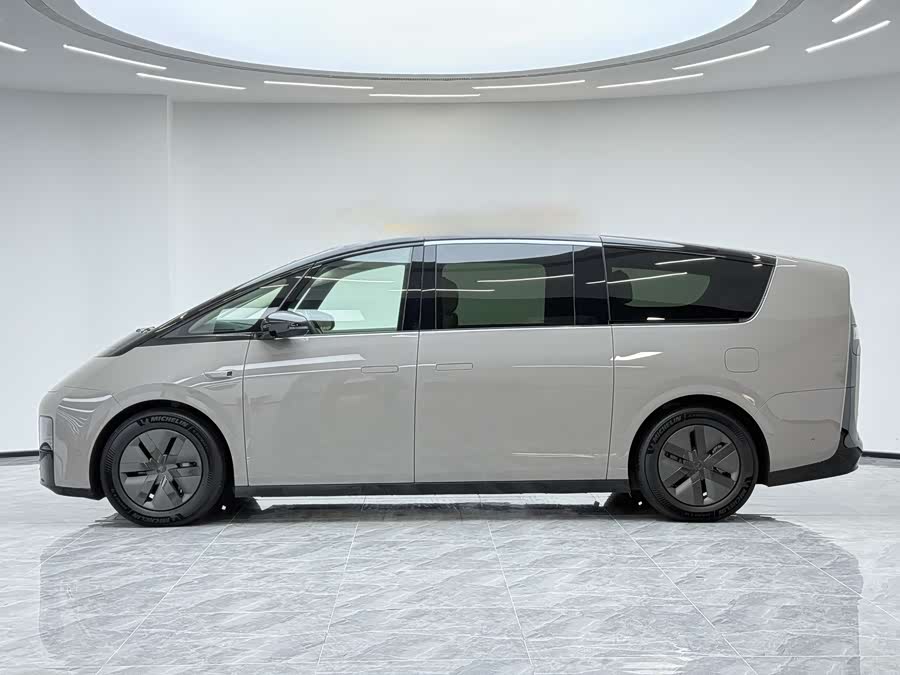 理想汽车 理想MEGA 2024 汽车图片 #5