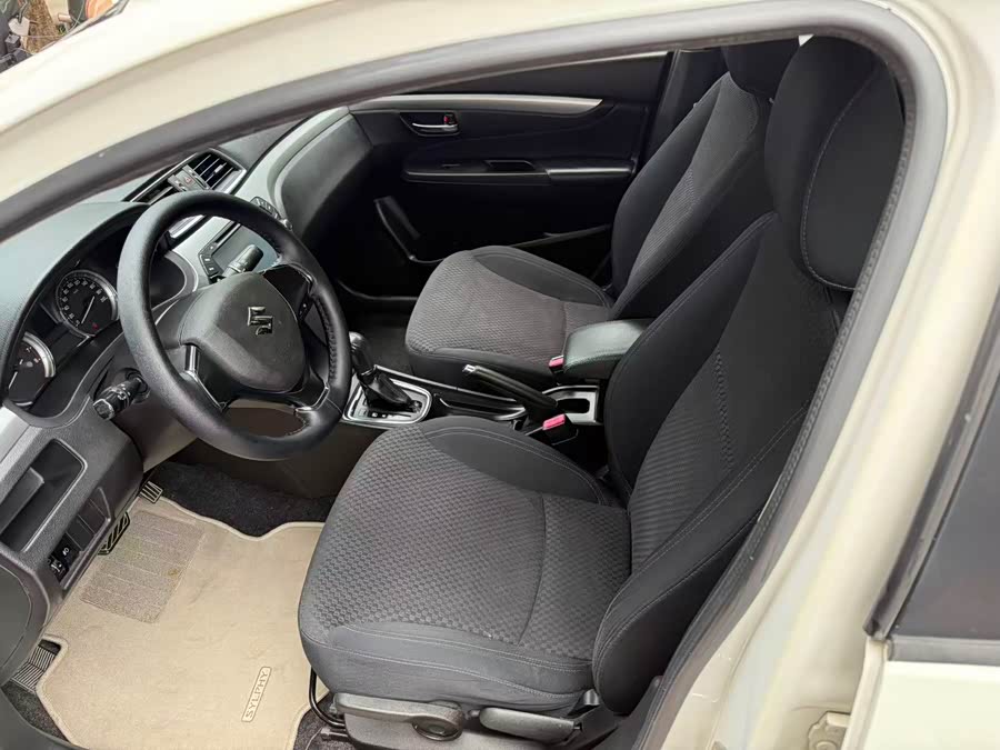 Suzuki Ciaz 2015 изображение автомобиля #5