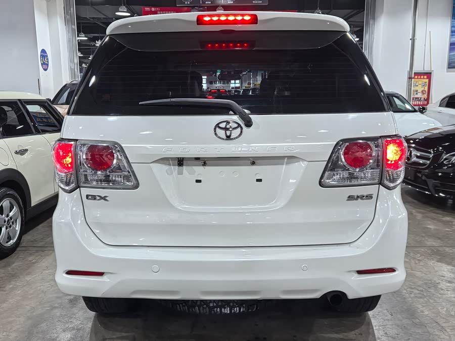 Toyota Fortuner 2015 immagine di auto #5
