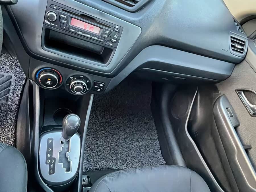 Kia K2 2013 image de voiture #5