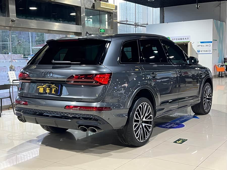 Audi SQ7 2024 car image #5