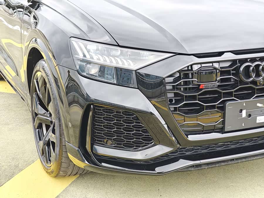 Audi RS Q8 car image #5