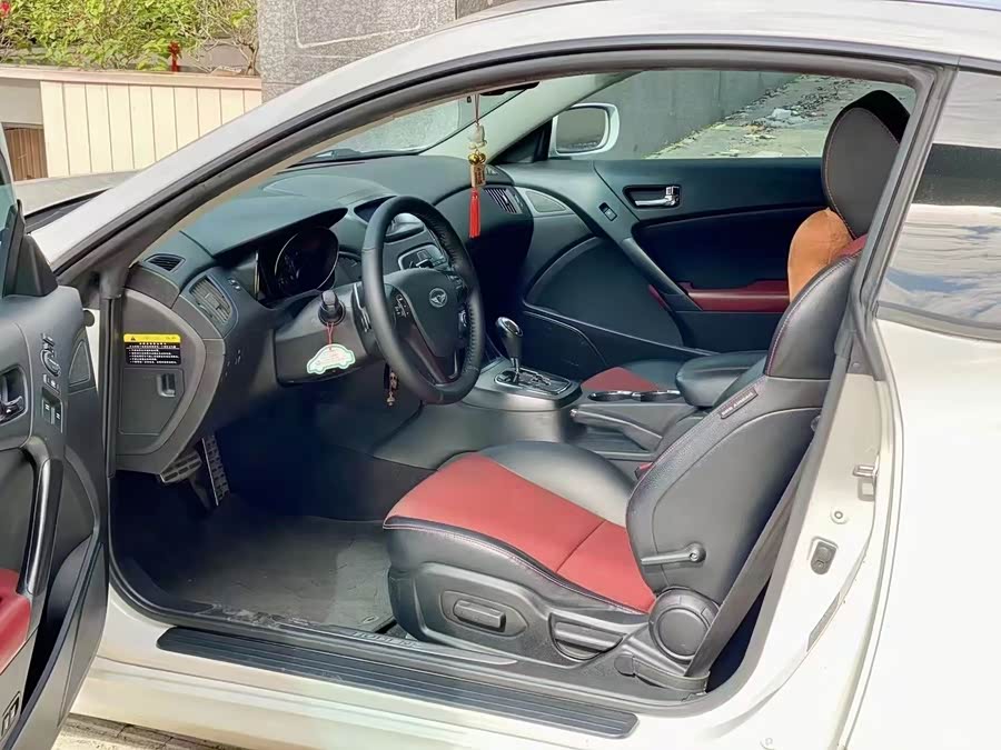 Hyundai Rohens-Coupe 2011 car image #5