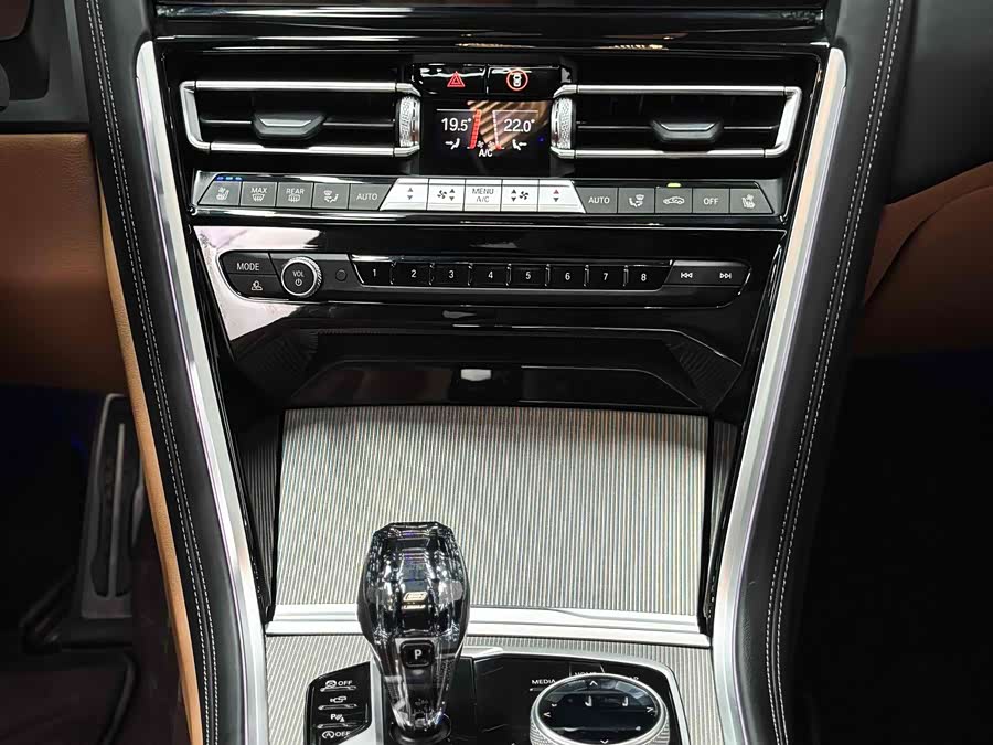 BMW 8 Series 2024 #5 BMW 8 Series 2024 car image #5