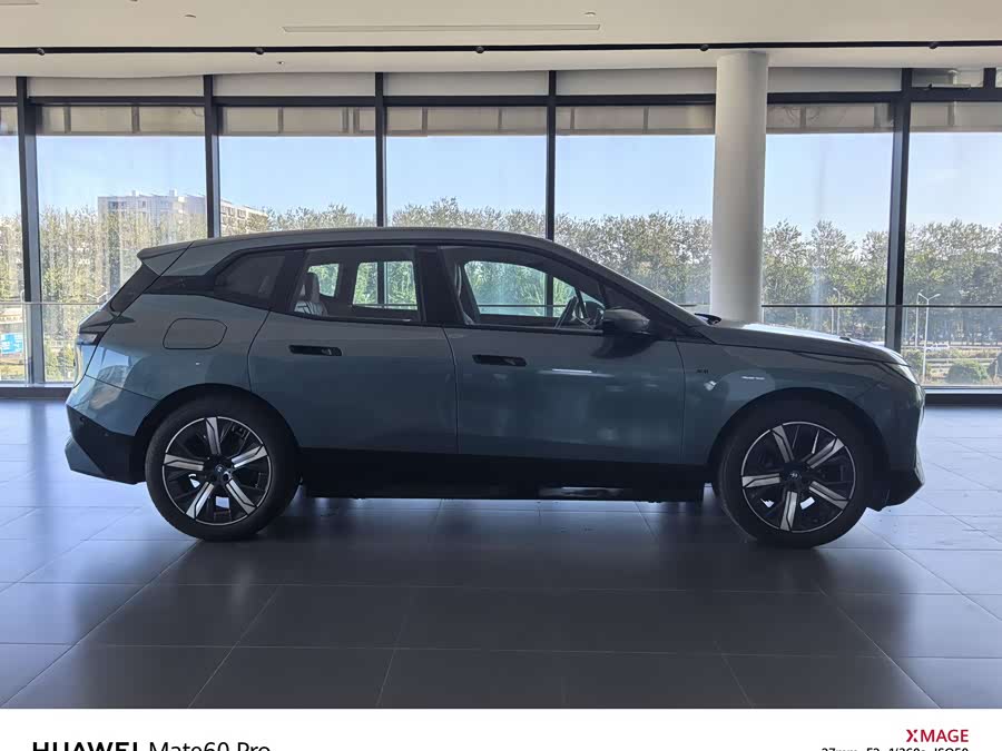 BMW iX M60 2024 car image #5