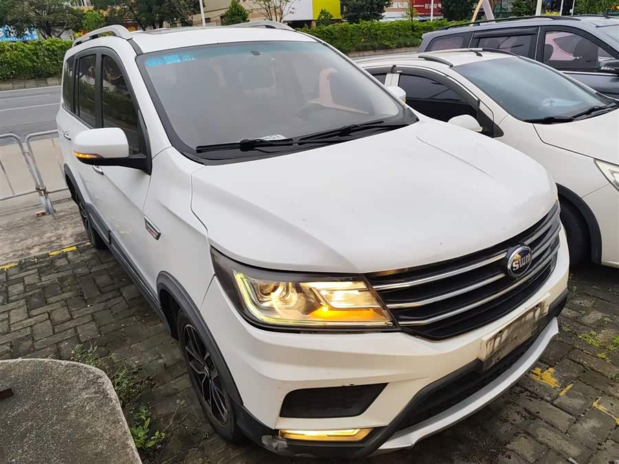 SWM X3 2017 imagen de coche #5