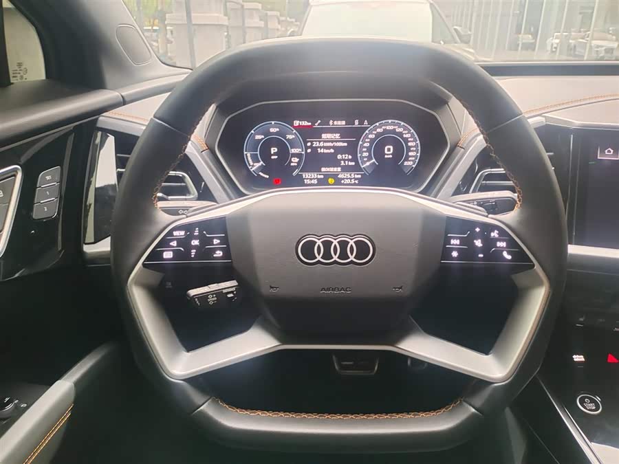 Audi Q4 e-tron 2024 صورة سيارة #5