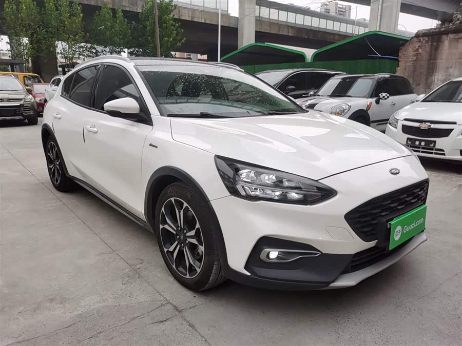 Ford Focus Active 2019 car image #5