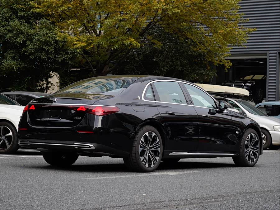 Mercedes-Benz E Class New Energy 2023 car image #5