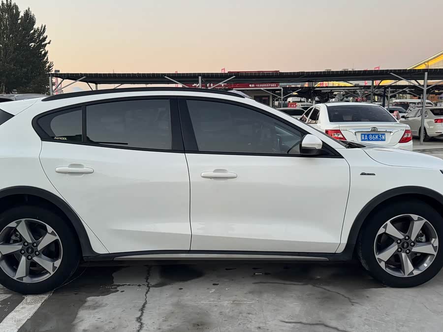 Ford Focus Active 2020 car image #5
