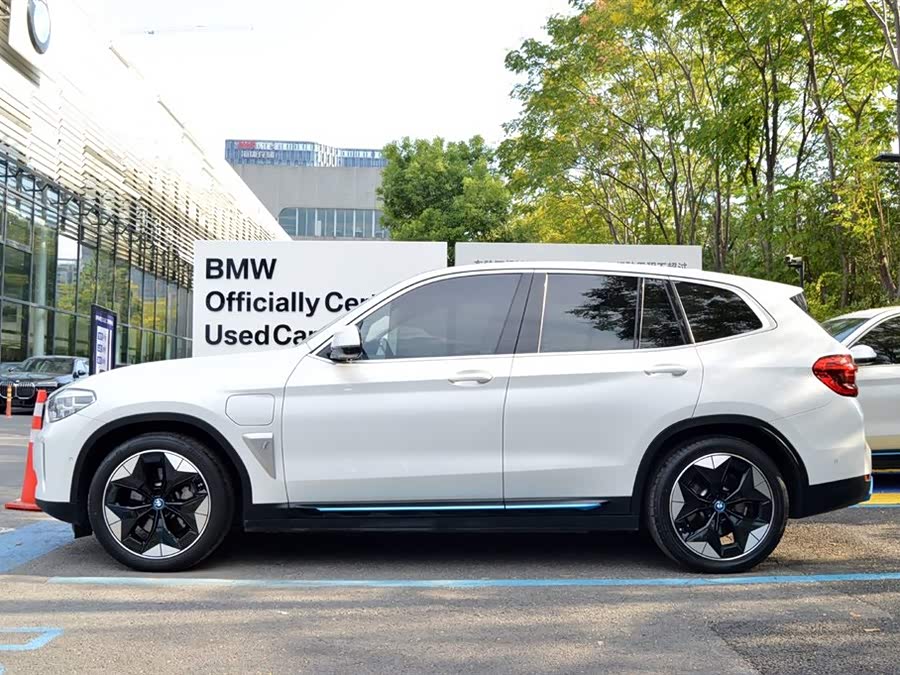 BMW iX3 2022 car image #5