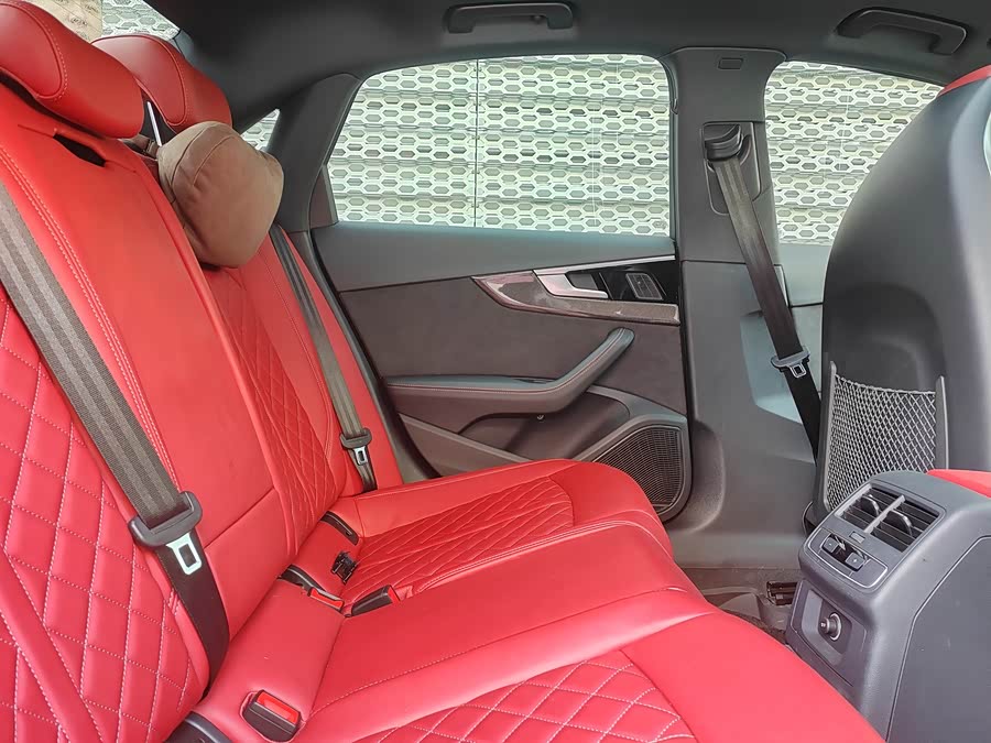 Audi S4 2023 صورة سيارة #5