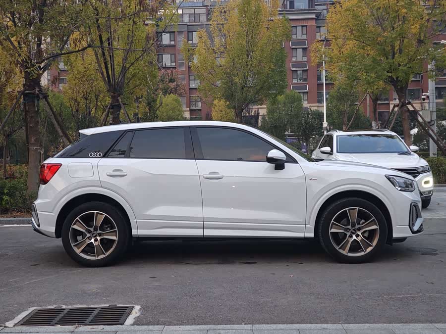 Audi Q2L 2021 car image #5