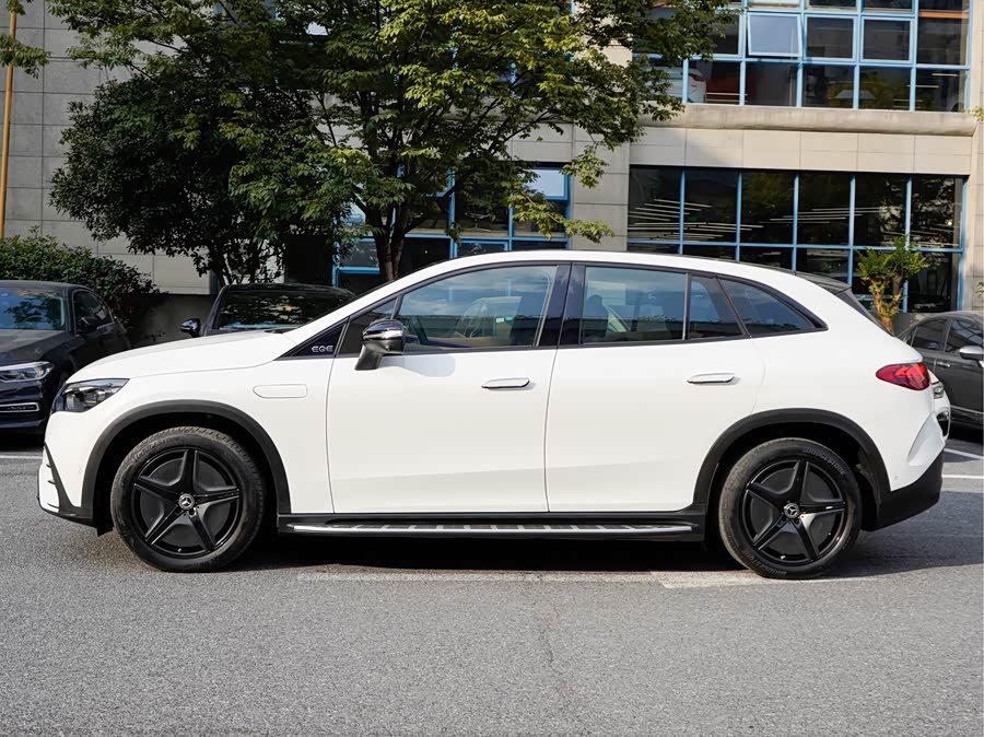 Mercedes-Benz EQE SUV 2025 immagine di auto #5