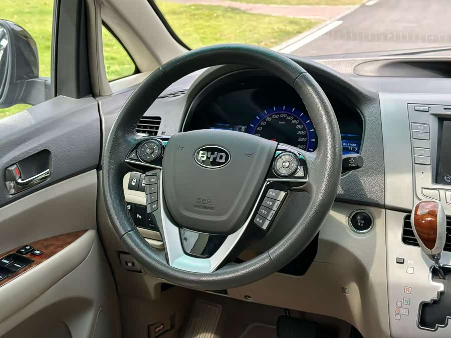 BYD M6 2016 car image #5