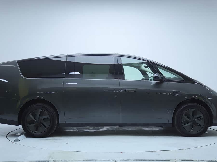 理想汽车 理想MEGA 2024 汽车图片 #5