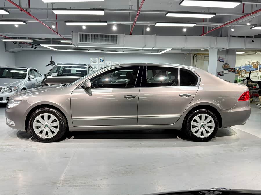 Skoda Superb 2012 car image #5