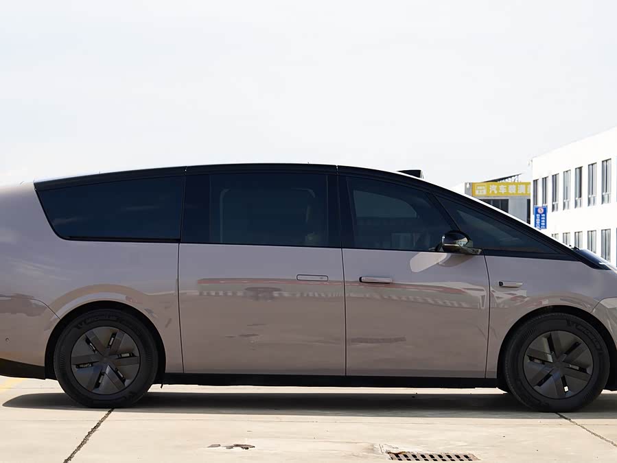 理想汽车 理想MEGA 2024 汽车图片 #5