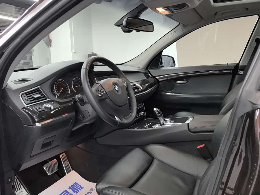 BMW 5 Series GT 2011 immagine di auto #5