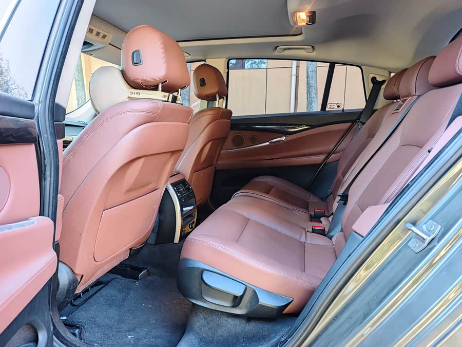 BMW 5 Series GT 2015 immagine di auto #5