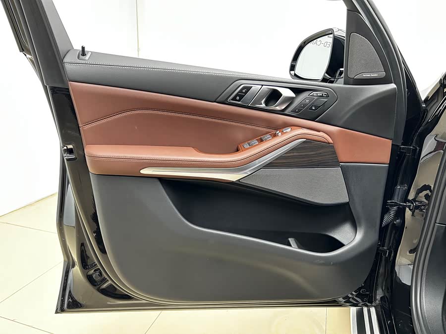 BMW X7 2023 car image #5