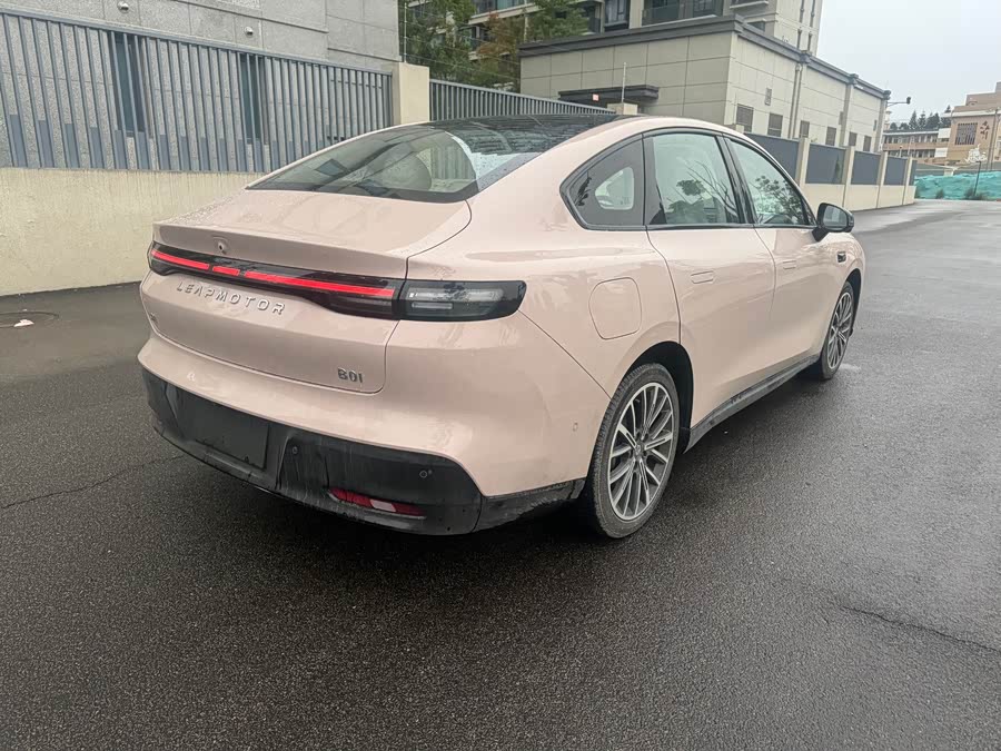 零跑汽车 零跑B01 2025 汽车图片 #5