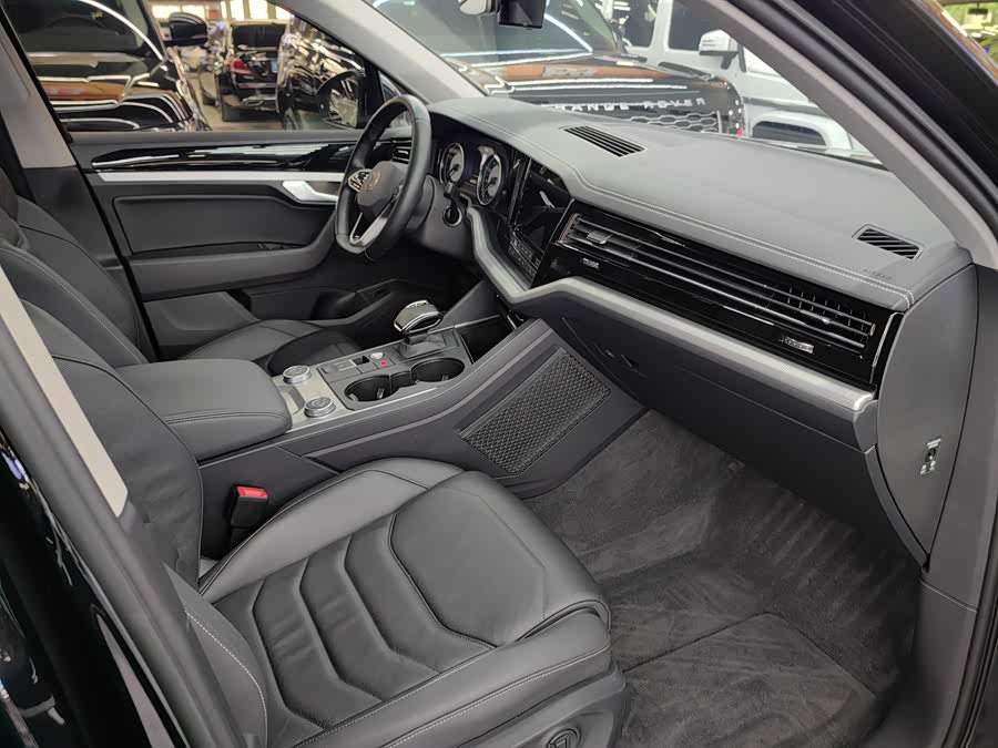 Volkswagen Touareg 2022 car image #5