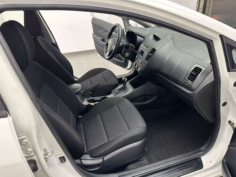 Kia Forte Koup 2015 car image #5