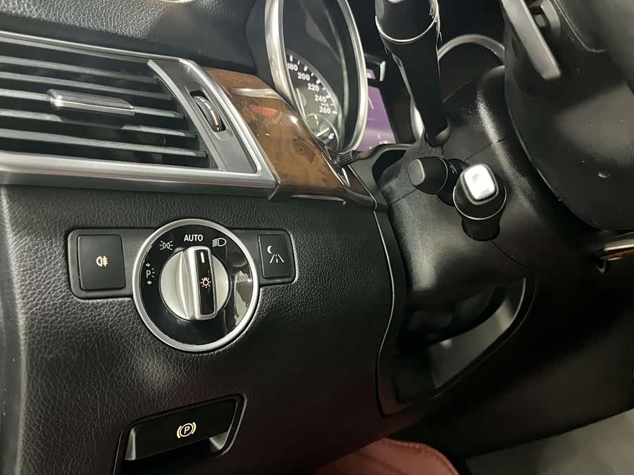 Mercedes-Benz M Class 2015 car image #5