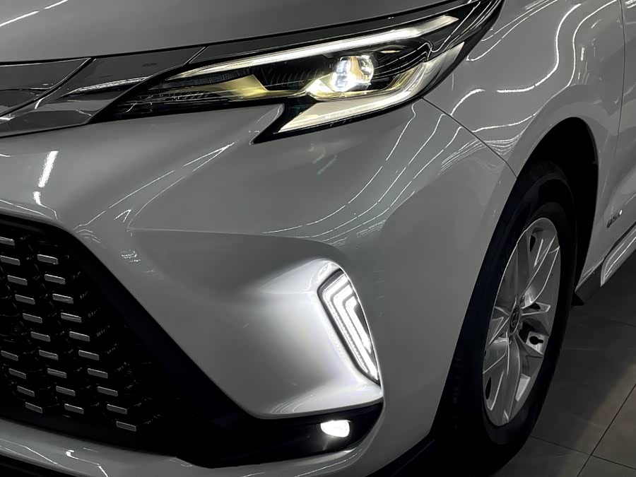 Toyota Granvia 2024 immagine di auto #5