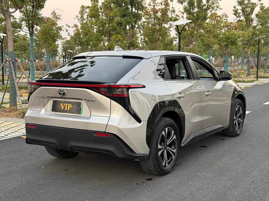 Toyota bZ4X 2022 immagine di auto #5