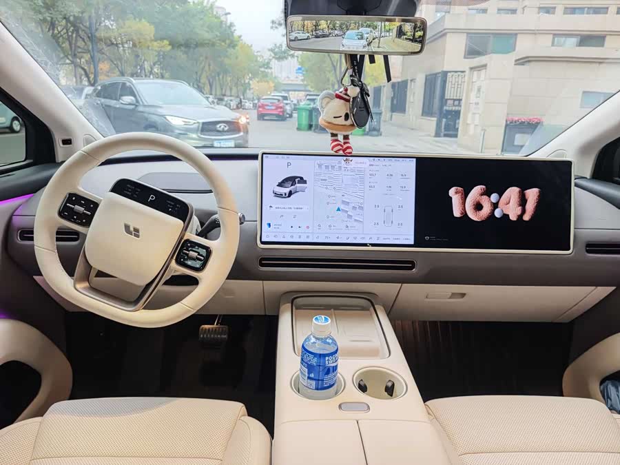 Li i8 2025 image de voiture #5