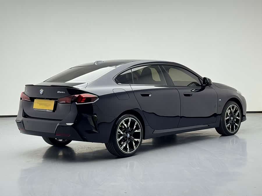 BMW 2 Series 2025 #5 BMW 2 Series 2025 car image #5