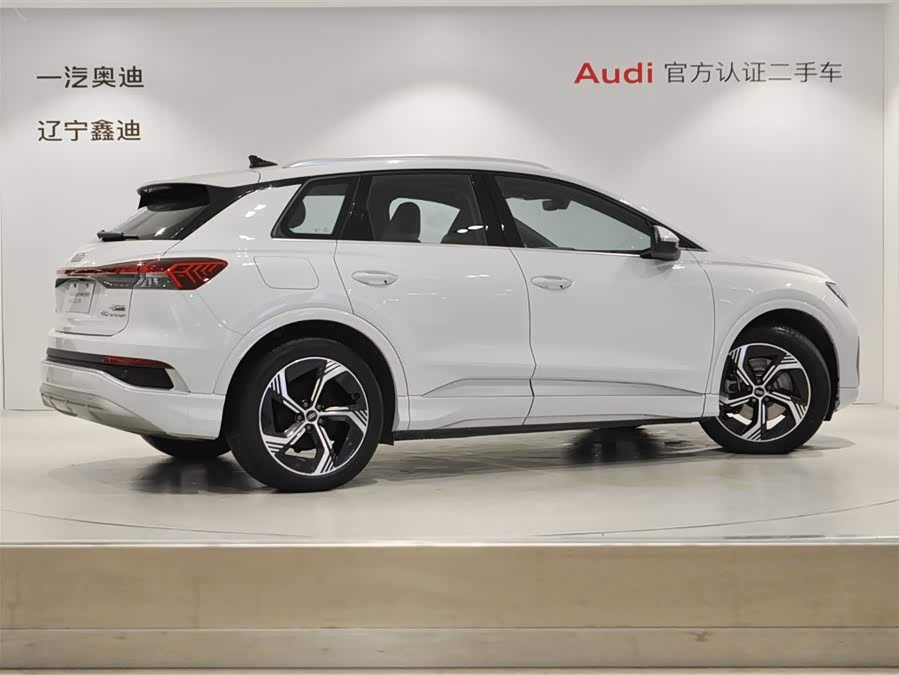 Audi Q4 e-tron 2023 صورة سيارة #5