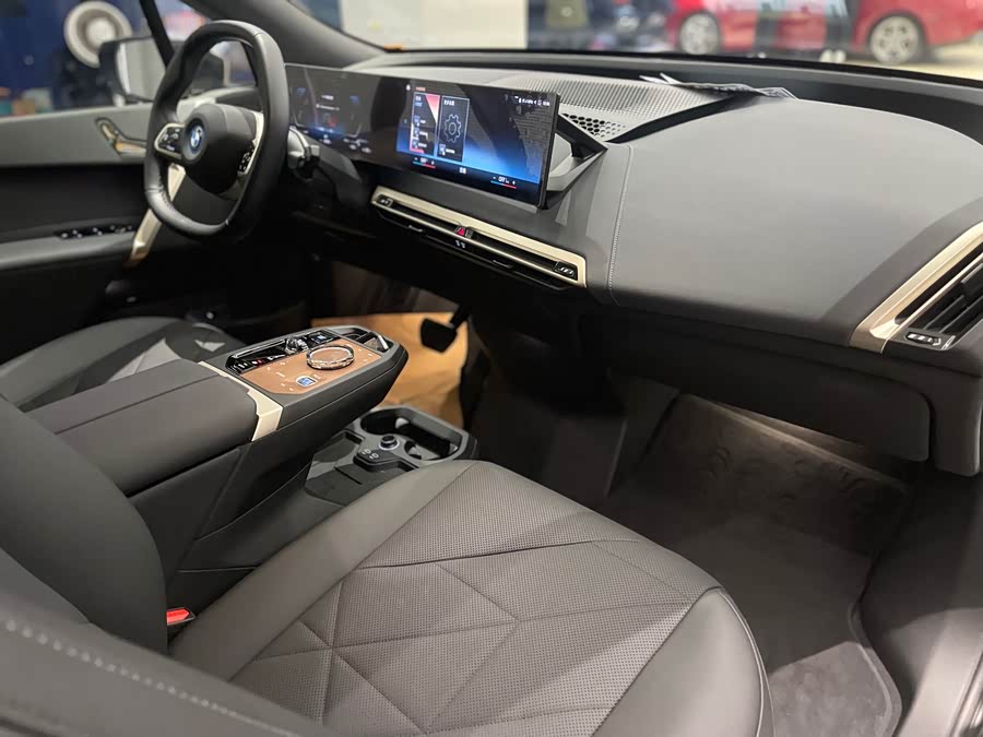 BMW iX 2023 car image #5