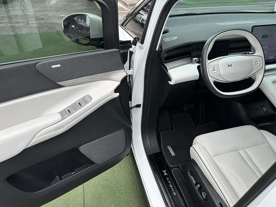 Xpeng X9 2024 immagine di auto #5