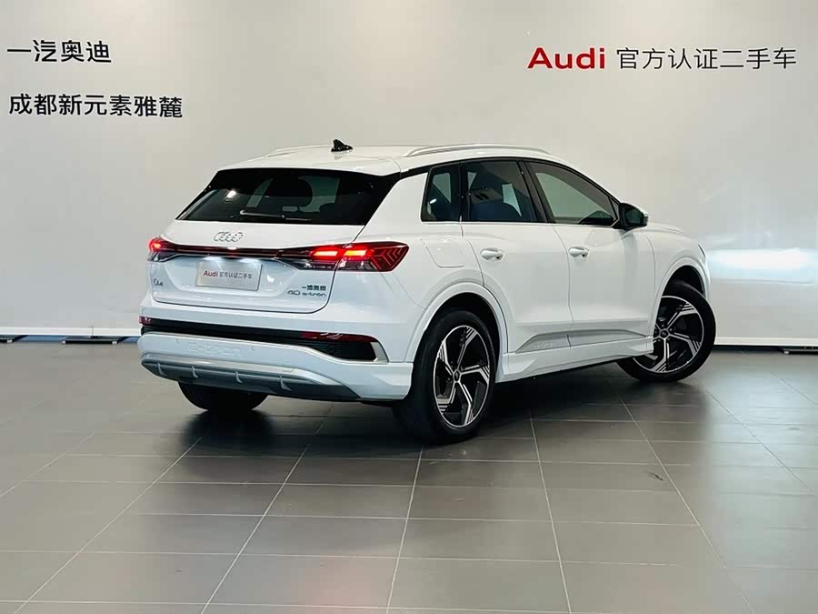 Audi Q4 e-tron 2024 صورة سيارة #5