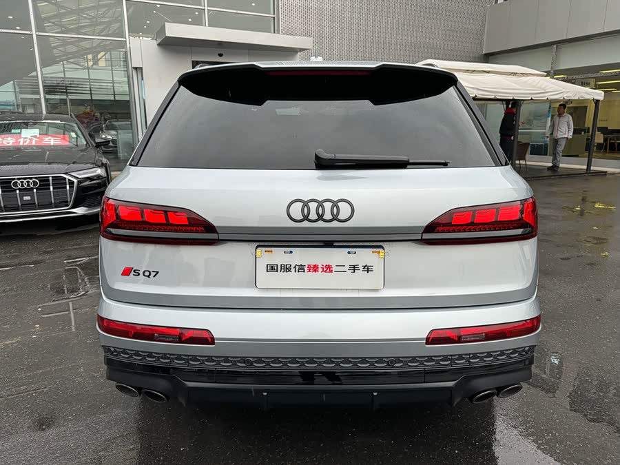 Audi SQ7 2024 car image #5