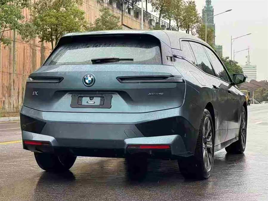 BMW iX 2023 car image #5